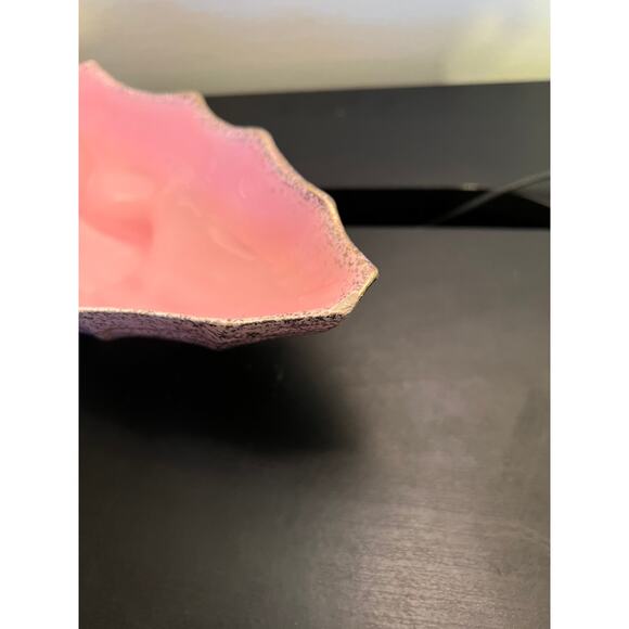 Mid-Century Modern Long Pink Bowl with Gold Splatter - Made in California - Picture 8 of 9